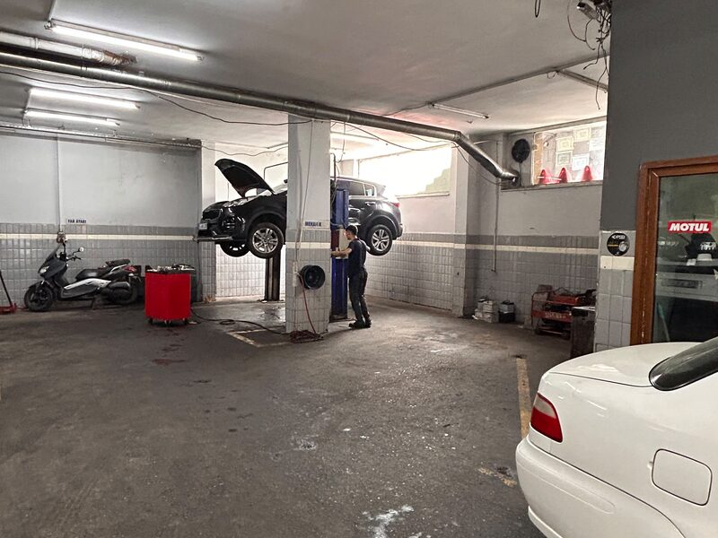SRG Otomotiv kapalı servis atölyesi ve araç bakım bölmeleri