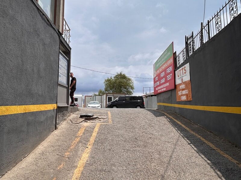 SRG Otomotiv servis giriş rampası ve yolu